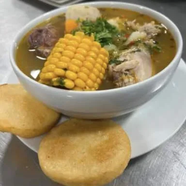 Sopa con arepitas